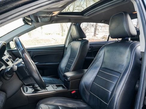 Used 2017 Toyota Camry XLE w/ Moonroof Package image 13