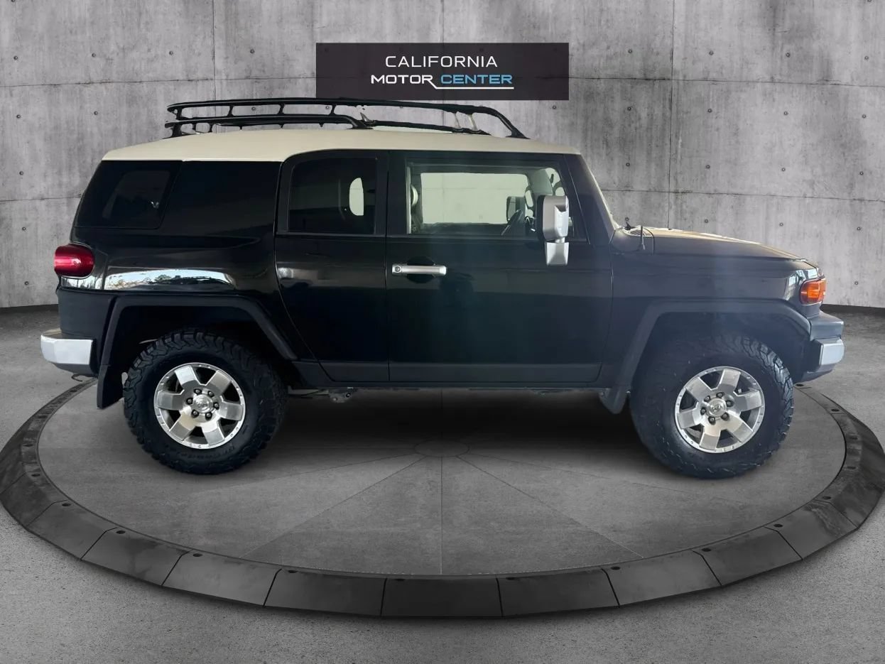 Used 2007 Toyota FJ Cruiser 2WD w/ Convenience Pkg image 4