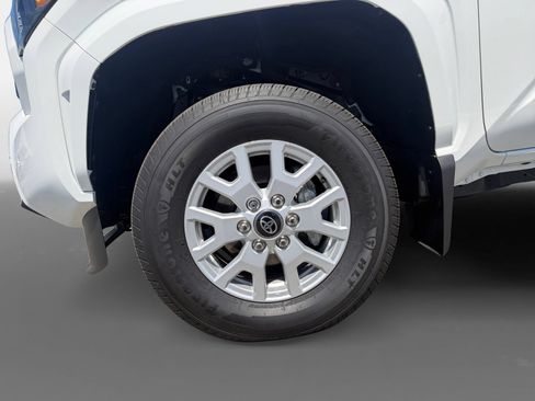 Certified 2025 Toyota Tacoma SR5 AWD/4WD image 14