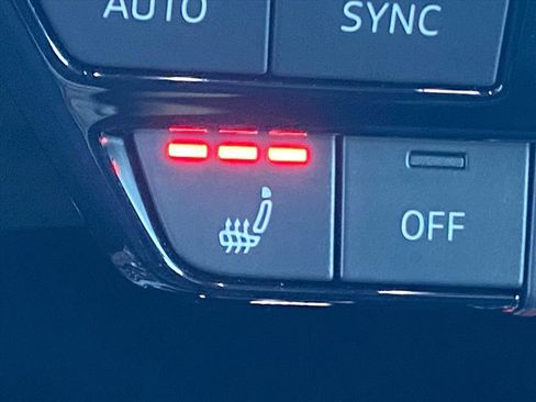 Used 2023 Audi Q4 e-tron Premium Plus w/ Premium Plus image 17