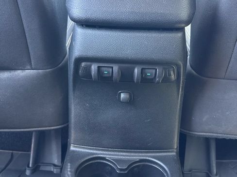 Used 2017 Jeep Wrangler Unlimited Rubicon w/ Cold Weather Group AWD/4WD image 23