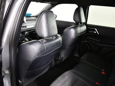 Used 2024 Mitsubishi Outlander SE Black Edition image 45