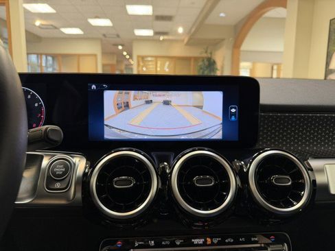 Certified 2025 Mercedes-Benz GLB 250 image 25
