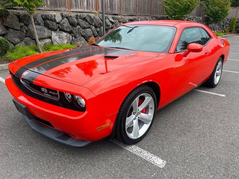 Used 2009 Dodge Challenger SRT8 RWD image 2