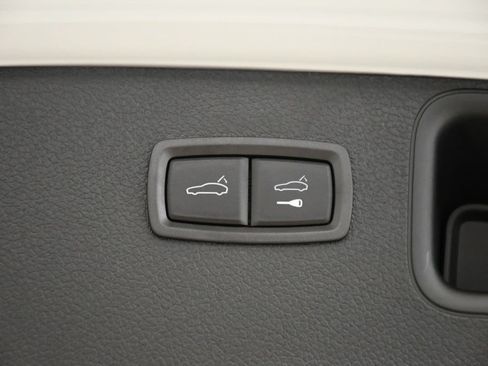 Certified 2025 Porsche Macan AWD/4WD image 59