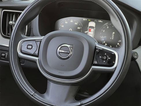 Used 2021 Volvo XC60 T5 Inscription image 23