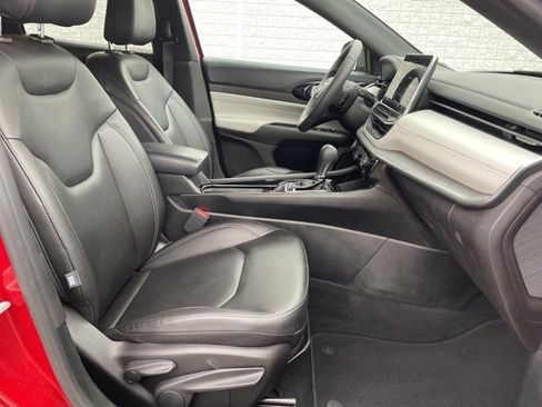 Used 2025 Jeep Compass Limited image 15