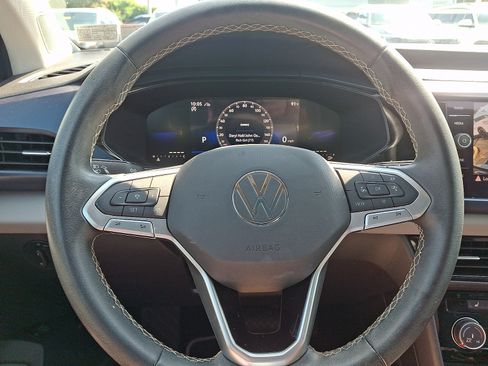 Certified 2023 Volkswagen Taos SE w/ Panoramic Sunroof Package AWD/4WD image 19