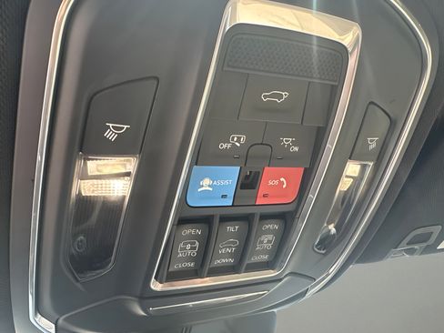 Used 2024 Jeep Grand Cherokee Limited w/ Luxury Tech Group II AWD/4WD image 17