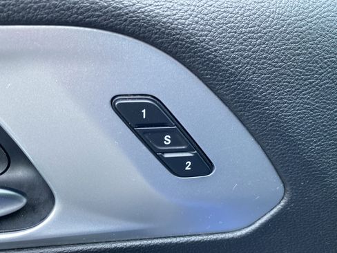 Used 2021 Chrysler Pacifica Touring-L w/ Uconnect Theater Family Group AWD/4WD image 39