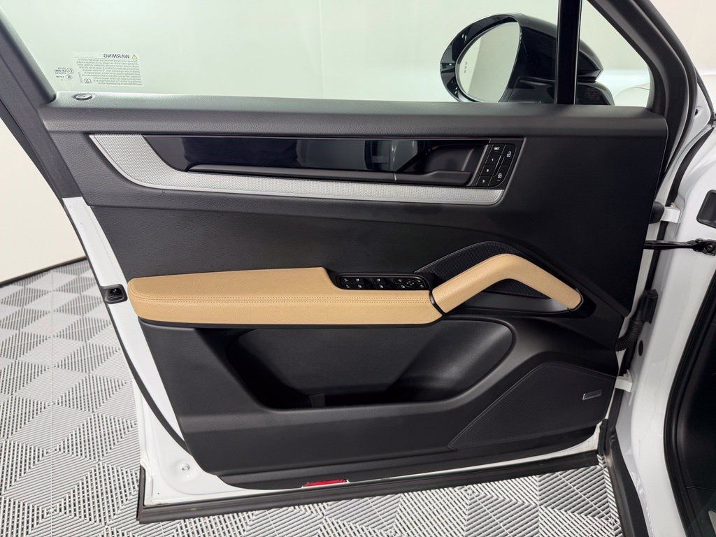 Certified 2024 Porsche Cayenne S AWD/4WD image 18