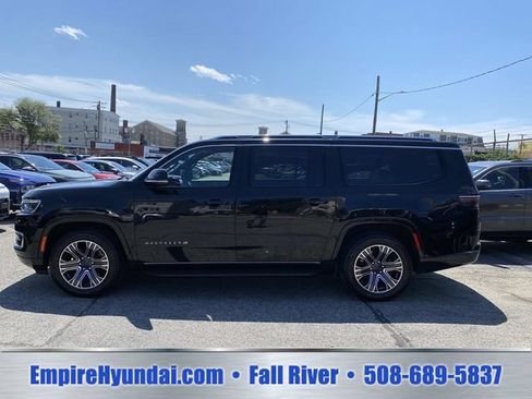 Used 2024 Jeep Wagoneer L Series II w/ Flexible Seating Group AWD/4WD image 26