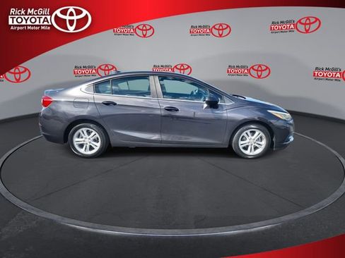 Used 2016 Chevrolet Cruze LT image 9