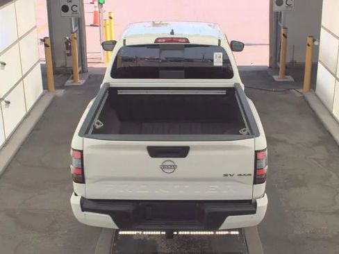 Used 2024 Nissan Frontier SV w/ Technology Package AWD/4WD image 3