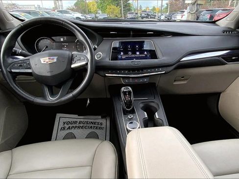 Used 2023 Cadillac XT4 Luxury w/ Cold Weather Package image 14