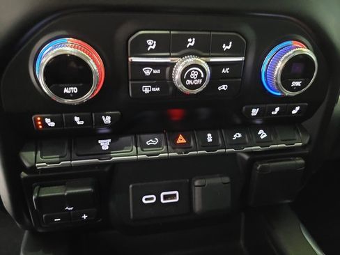 Used 2022 GMC Sierra 2500 AT4 image 44