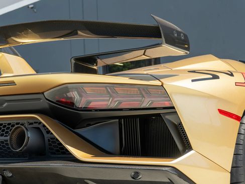 Used 2020 Lamborghini Aventador SVJ AWD/4WD image 48
