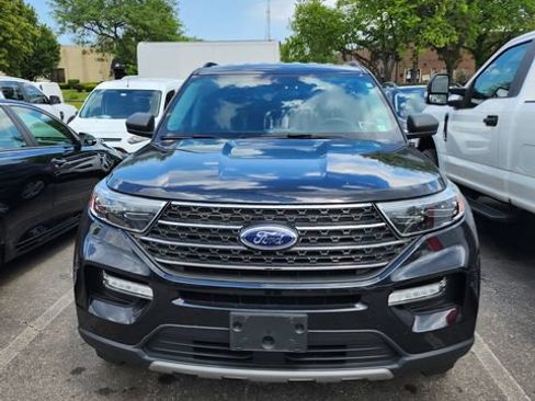 Used 2023 Ford Explorer XLT w/ Equipment Group 202A AWD/4WD image 4