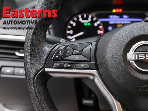 Used 2025 Nissan Altima 2.5 SV FWD image 15