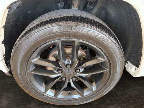Used 2014 Jeep Grand Cherokee Overland w/ Advanced Technology Group AWD/4WD image 35