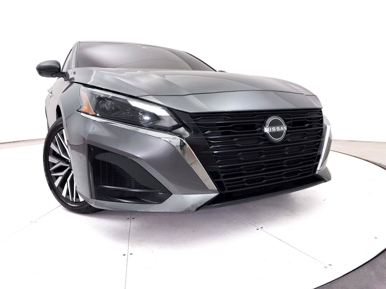 Used 2024 Nissan Altima 2.5 SV FWD image 5
