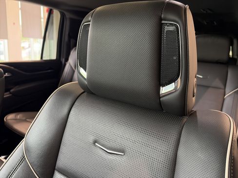 Used 2023 Cadillac Escalade ESV Sport AWD/4WD image 25