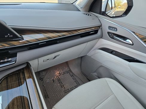 Used 2023 Cadillac Escalade ESV Sport Platinum w/ LPO, ONYX Package image 33