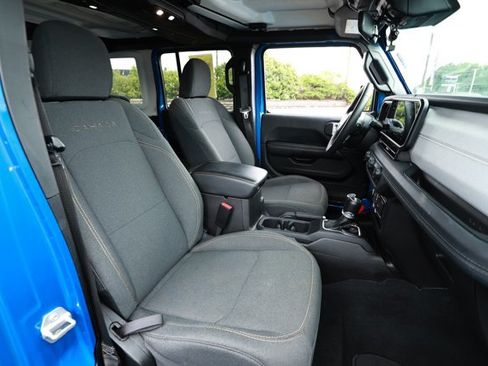 Used 2024 Jeep Wrangler Unlimited Sahara AWD/4WD image 27