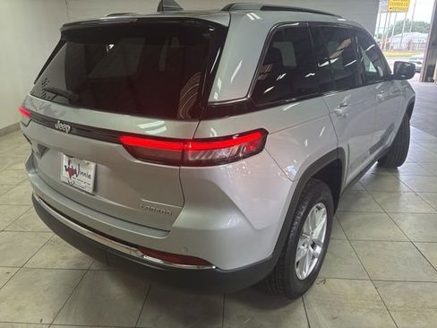 Used 2024 Jeep Grand Cherokee Laredo X w/ Luxury Tech Group I RWD image 10