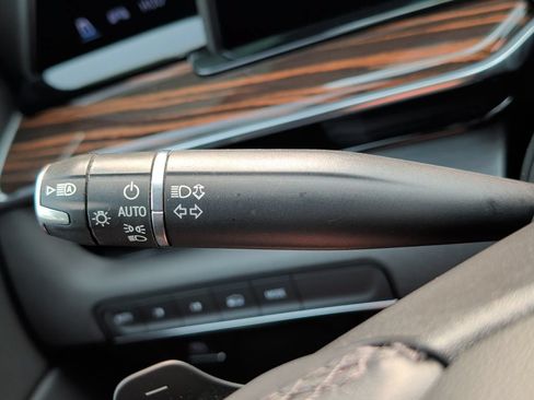 Used 2021 Cadillac Escalade Premium Luxury AWD/4WD image 45