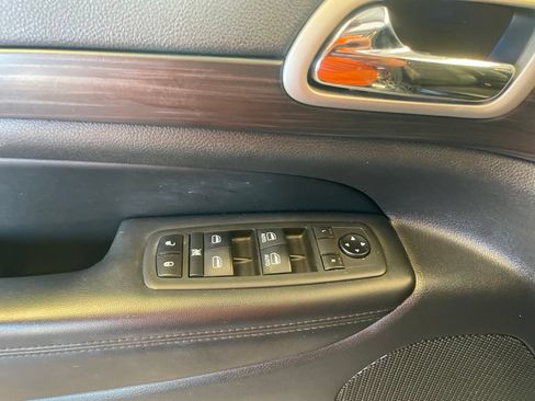 Used 2020 Jeep Grand Cherokee Altitude RWD image 18