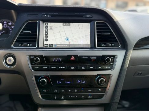 Used 2016 Hyundai Sonata Limited w/ Option Group 04 FWD image 18