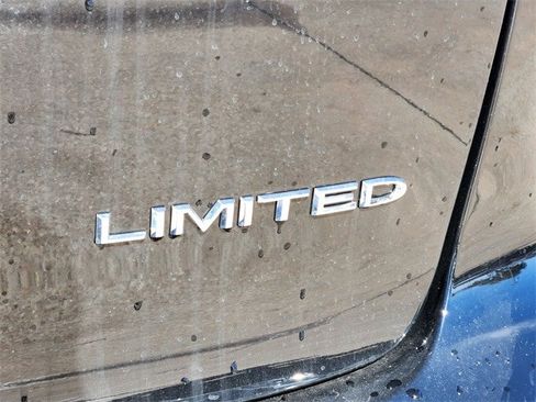 New 2026 Chrysler Pacifica Limited image 8