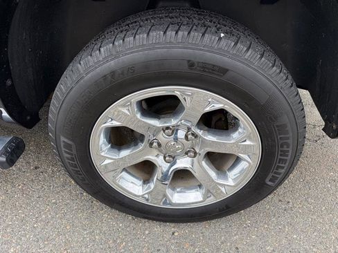 Used 2017 RAM 1500 Laramie w/ Convenience Group AWD/4WD image 8