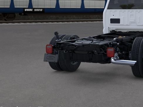 New 2026 Ford F450 XL w/ XL Chrome Package RWD image 21