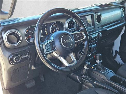 Used 2020 Jeep Wrangler Unlimited Sahara image 12
