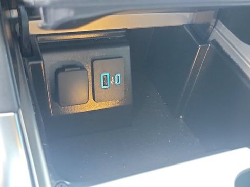Used 2023 Ford Explorer XLT w/ Equipment Group 202A RWD image 32