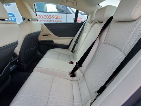 Used 2022 Lexus ES 350 Ultra Luxury w/ Accessory Package 2 FWD image 5