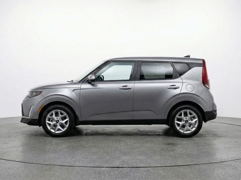 Used 2025 Kia Soul LX w/ LX Technology Package FWD image 5