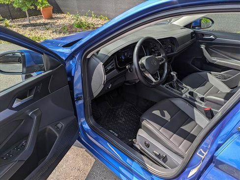 Certified 2024 Volkswagen Jetta SE w/ Panoramic Sunroof Package FWD image 21