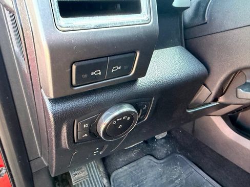 Used 2015 Ford F150 XLT w/ Equipment Group 302A Luxury AWD/4WD image 11