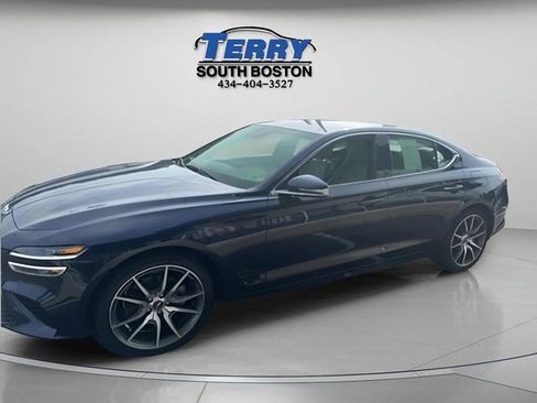 Used 2023 Genesis G70 2.0T image 3