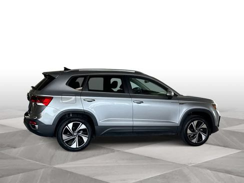 Used 2024 Volkswagen Taos SE AWD/4WD image 9