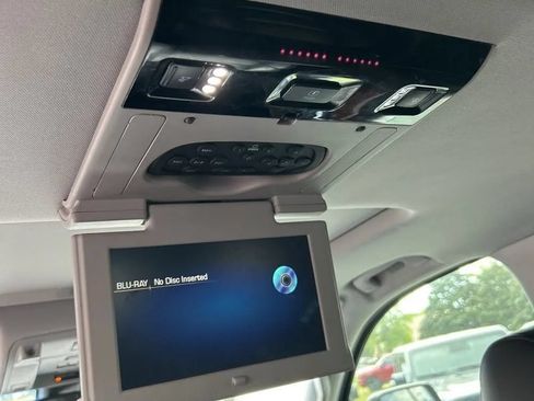 Used 2016 Cadillac Escalade Luxury AWD/4WD image 29