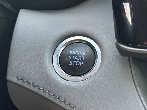 Used 2021 Toyota Highlander XLE image 23