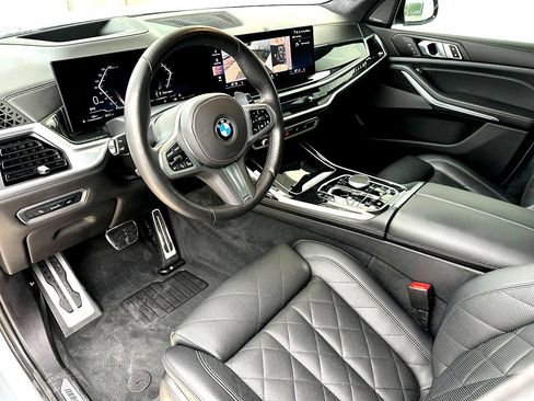 Certified 2024 BMW X7 xDrive40i w/ M Sport Package AWD/4WD image 13