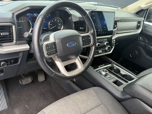 Used 2022 Ford Expedition XLT image 4