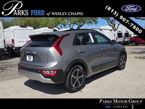 Used 2023 Kia Niro LX image 4