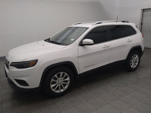 Used 2019 Jeep Cherokee Latitude w/ Cold Weather Group FWD image 2
