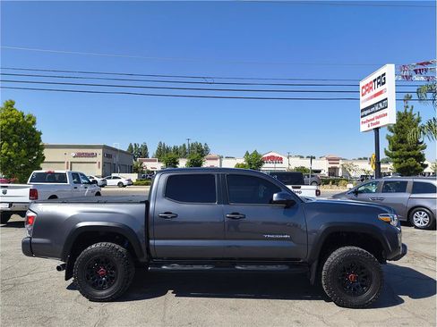 Used 2022 Toyota Tacoma TRD Off-Road w/ Technology Package RWD image 4
